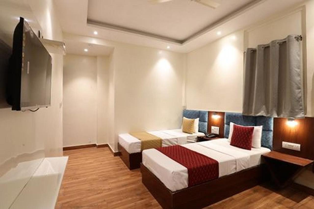 Amrit Hotel Nowe Delhi Zewnętrze zdjęcie