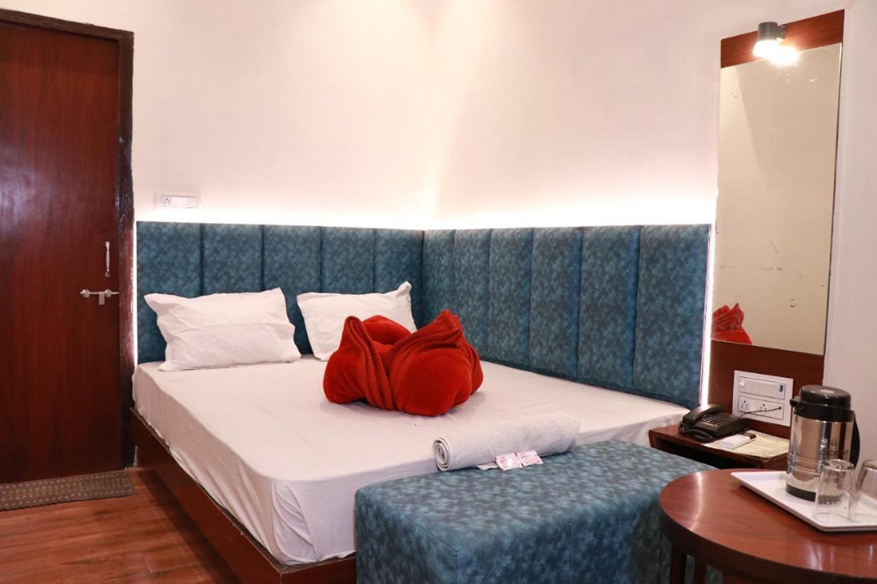 Amrit Hotel Nowe Delhi Zewnętrze zdjęcie