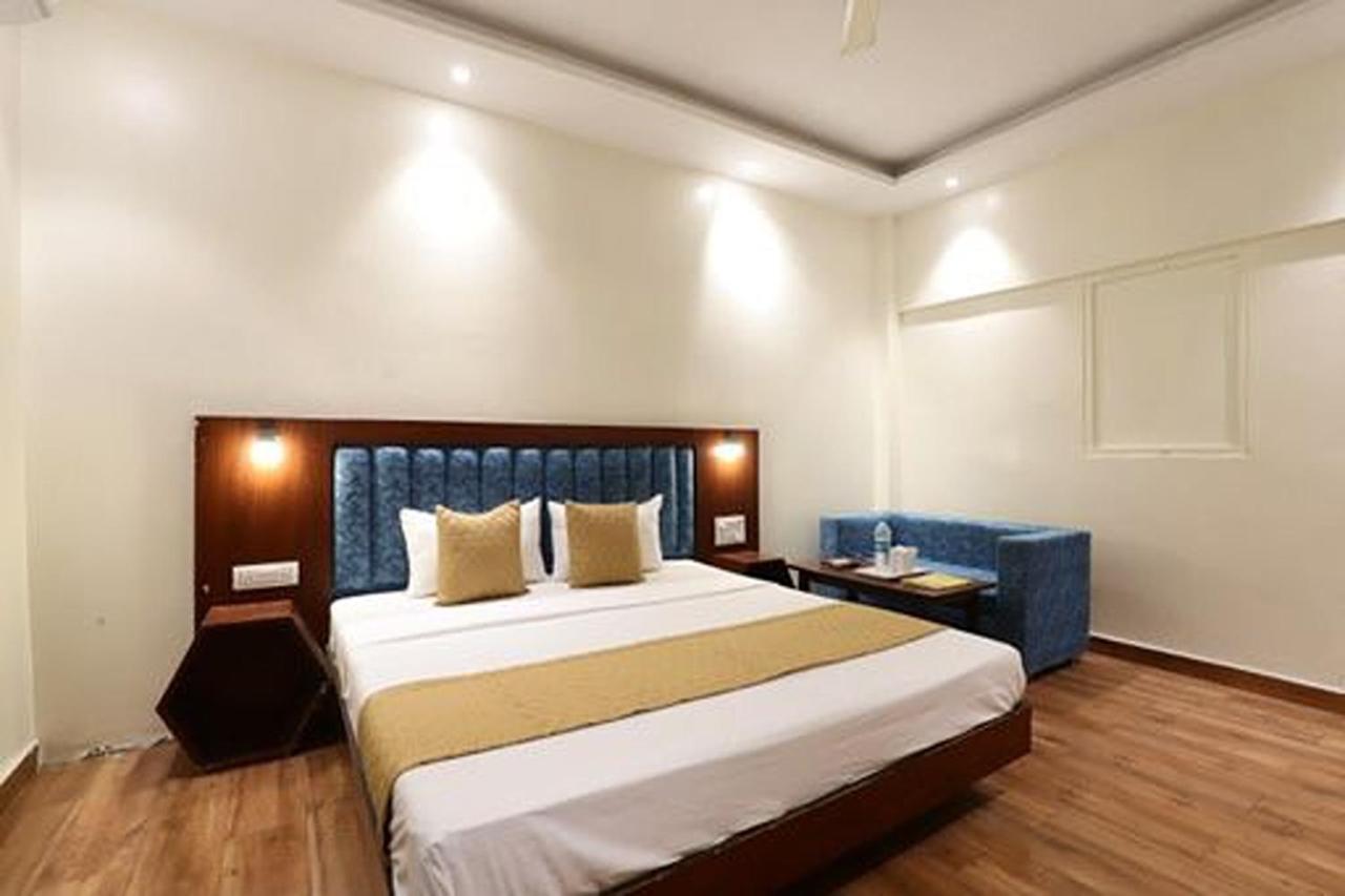 Amrit Hotel Nowe Delhi Zewnętrze zdjęcie