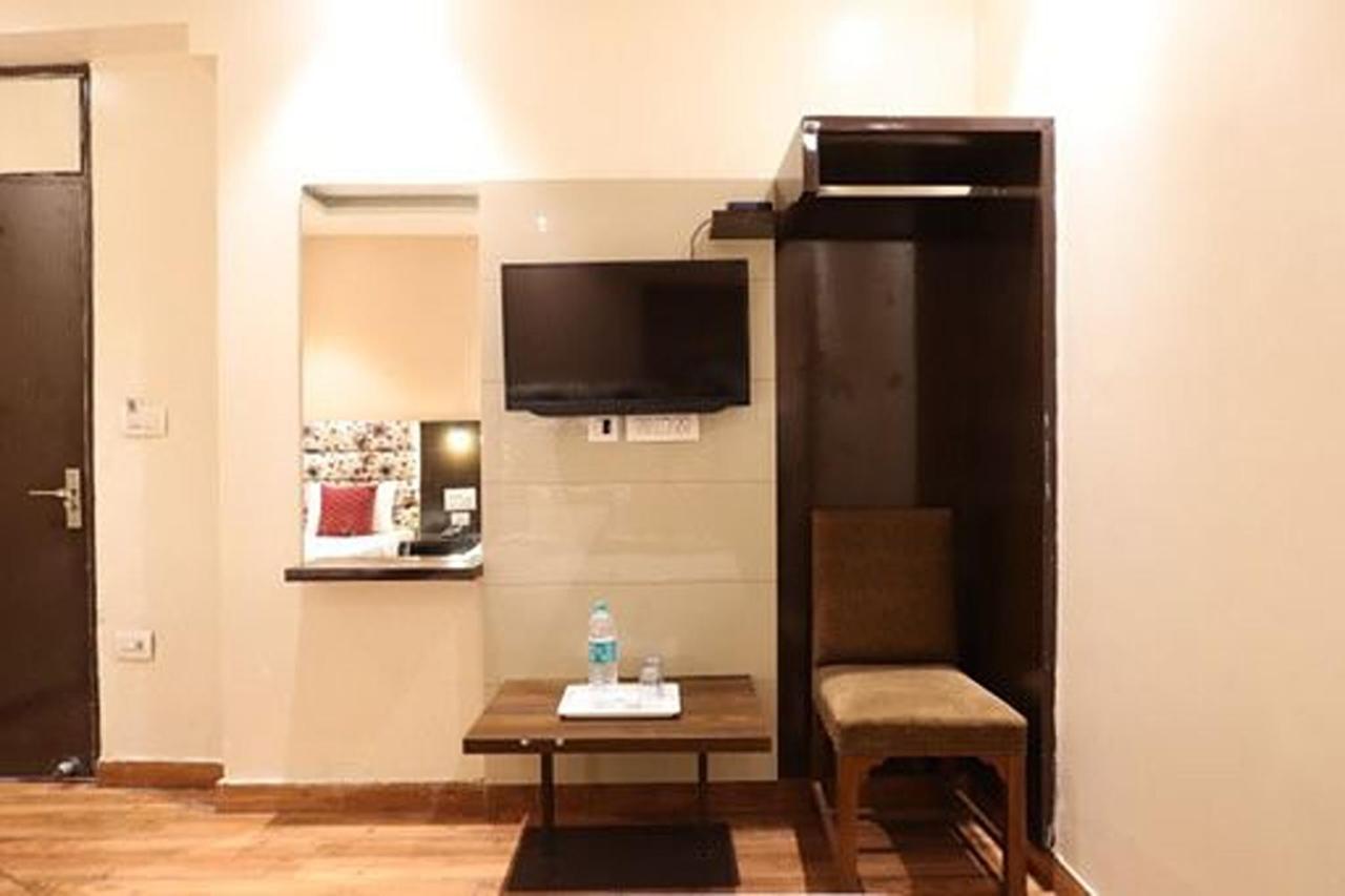 Amrit Hotel Nowe Delhi Zewnętrze zdjęcie