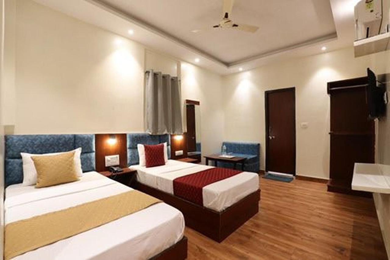 Amrit Hotel Nowe Delhi Zewnętrze zdjęcie