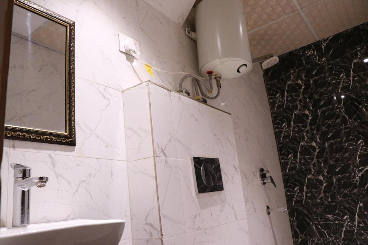 Amrit Hotel Nowe Delhi Zewnętrze zdjęcie