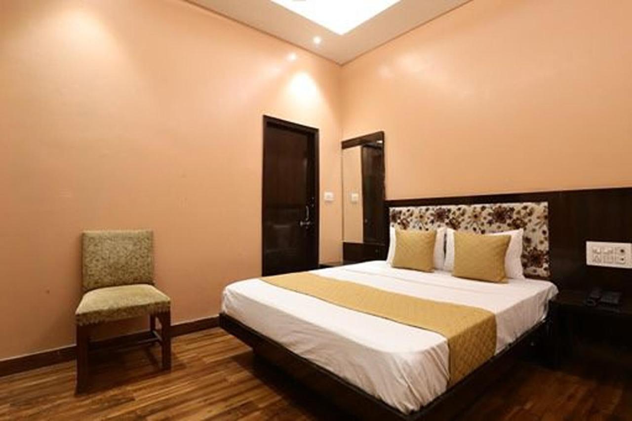 Amrit Hotel Nowe Delhi Zewnętrze zdjęcie