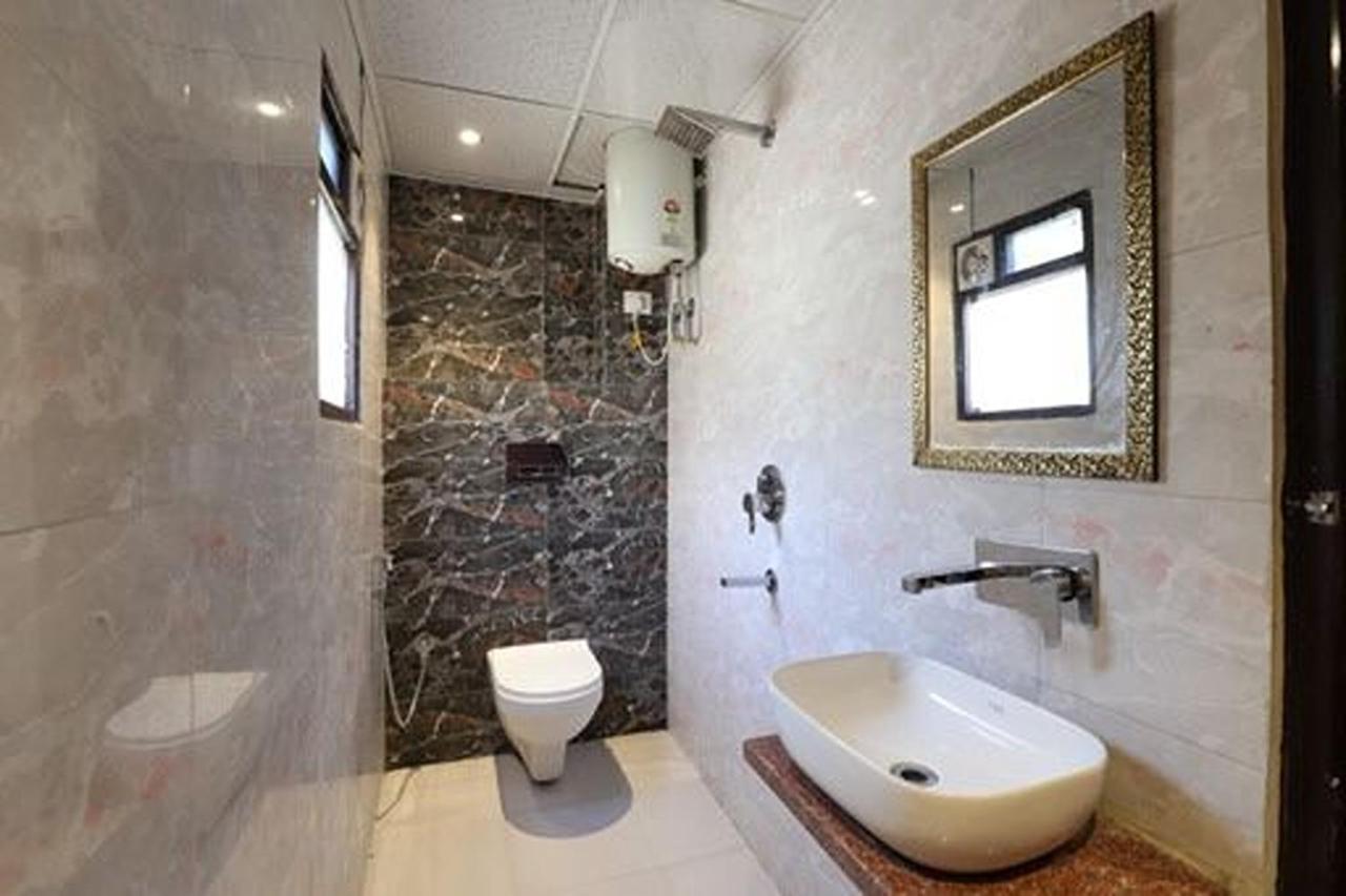 Amrit Hotel Nowe Delhi Zewnętrze zdjęcie